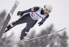 Българският ски скачач раздели втората позиция в лятната Гран при