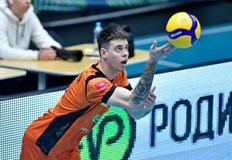 Олексий Холовен е първото официално ново попълнение за сезон 2025 2026Волейболният