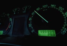 Автомобилът от първо поколение остава с оригинален двигател скоростна кутия