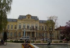 Кандидатите трябва да имат висше образование по история или сродни