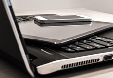 Експертите предупреждават за нарастващ риск от литиево йонните акумулатори в авиациятаЛитиево йонните