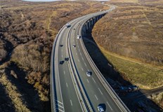 Работи се в аварийната лента без спиране на трафикаОт днес