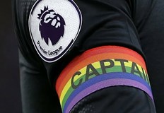 Капитанските ленти с цветовете на LGBTQ общността отиват в историятаАнглийската
