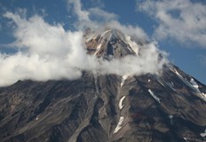 Изригването на Крашенинников може да е свързано с мощните земетресения