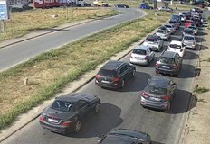 Събота следобед донесе нови километрични опашки по булевардите България и