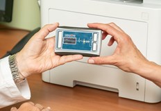 Устройството позволява на пациентите да предават данните си дистанционно до