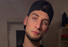 Николай Димитров Askqlte снима видеа как разнася хляб в