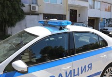 Мощна пиратка разруши входна врата на кооперация в квартал Пролет Взрив