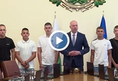 Росен Желязков представи младежите които помагаха в гасенето на пожараПравителството