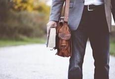 Акушерки лекари и морски специалисти също са дефицитни професииУчителите медиците