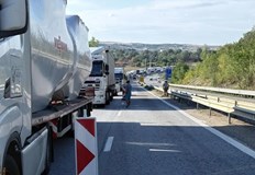 Жена пострада при сблъсък между ТИР и лека колаТИР и