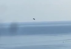 Самолетът се разби след серия от въздушни акробатики водолази търсят