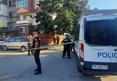 Жертвата е на 37 години извършителят е откаран в болница