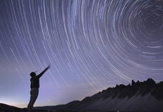 Ярката луна ще намали видимостта но най ярките метеори все пак