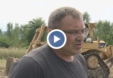 Булдозеристът не се смята за герой въпреки че с просеката
