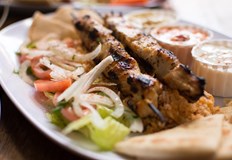 Любимата улична храна се превръща в лукс за туристи и