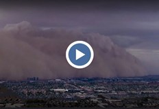 Стена от прах достигна три километра височина и спря полетите