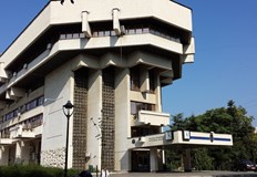 Три търговски обекта ще бъдат отдадени под наем за срок