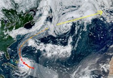 Стихията се очаква да достигне континента като атмосферно смущение без