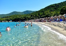 Румънците спят в България и плуват в Гърция докато хотелите