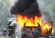 56 годишният шофьор е в критично състояние трима души изгоряха в