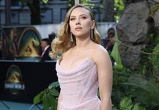 Дроновете възпроизвеждат музика на AC DC и диалози от Брачна история