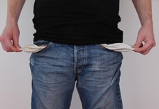 Само 2 виждат намаление на цените докато най възрастните са най песимистичниБългарите