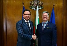 Даниел Митов въвежда американски модел за борба с прането на