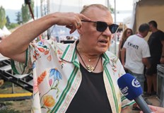 Певецът със официална позиция и документи отговори на обвиненията на