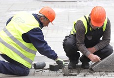 Филипинци и непалци работят денонощно срещу мизерни заплати под заплахиАко