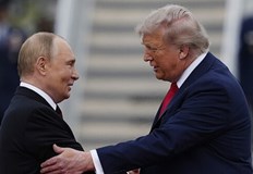 Американският президент се пошегува че шансовете му да премине през