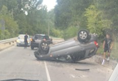 Младежът е взел шофьорска книжка наскороКатастрофа затрудни движението на пътя