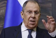 Руският външен министър предизвика внимание с избора на облекло с