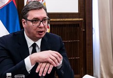 Полицейски командир обвинен в заплахи за изнасилване на студентка в