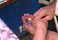 Димитрина Драганчева работи в магазин заради недостатъчна пенсияДимитрина Драганчева от