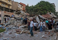 Разрушени са 16 сгради в Синдирги спасителните операции приключихаЕдин човек