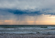 Най отпускарският месец ще е слънчев и обичайно горещ край моретоСедмицата