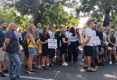 Близки и мотористи блокираха пътя на мястото на фаталната катастрофа