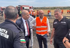 Караджов похвали координацията между институциите за овладяване на пожараЗапочна изтеглянето