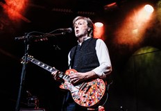 Колекцията включва неиздаван албум документален сериал и юбилейна книгаЛегендарният музикант