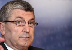 Илиан Василев отправя критичен поглед към дипломацията като реалити шоу