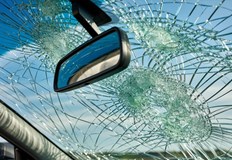 Двама военнослужещи са ранени единият е в тежко състояниеТежка катастрофа