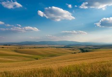 Времето ще се задържи топло и през уикенда предстоят валежи