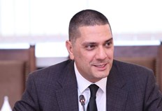 Депутатът от ГЕРБ атакува президента с данни за сделки с