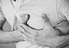 Пържената храна алкохолът и захарите водят до стеатоза и възпалениеЧерният