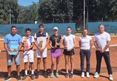 Победителите бяха наградени от Митко РужиновМеждународният турнир по тенис за