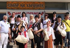 22 певчески състава от 20 населени места показаха автентични песни
