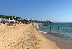 Мъжете 6 пъти влизали в бурното море въпреки червения флаг