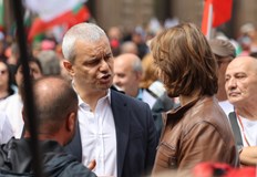 Парламентарната група обвинява управляващите в политически театърДепутатите от Възраждане от