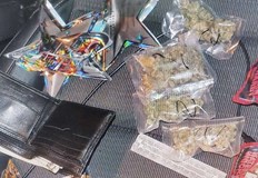 Задържани са жена и криминално проявен мъж при специализирана операцияСлужители